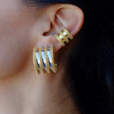 Capri ear cuff yakın plan – altın kaplama parlak yüzey, 925 gümüş