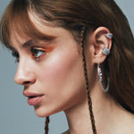 Double Princess Semita ear cuff takılı görünüm – çift sıralı beyaz zirkon, ayarlanabilir form