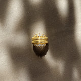 Stilize çekim – taşlı ear cuff, deliksiz ve ayarlanabilir form