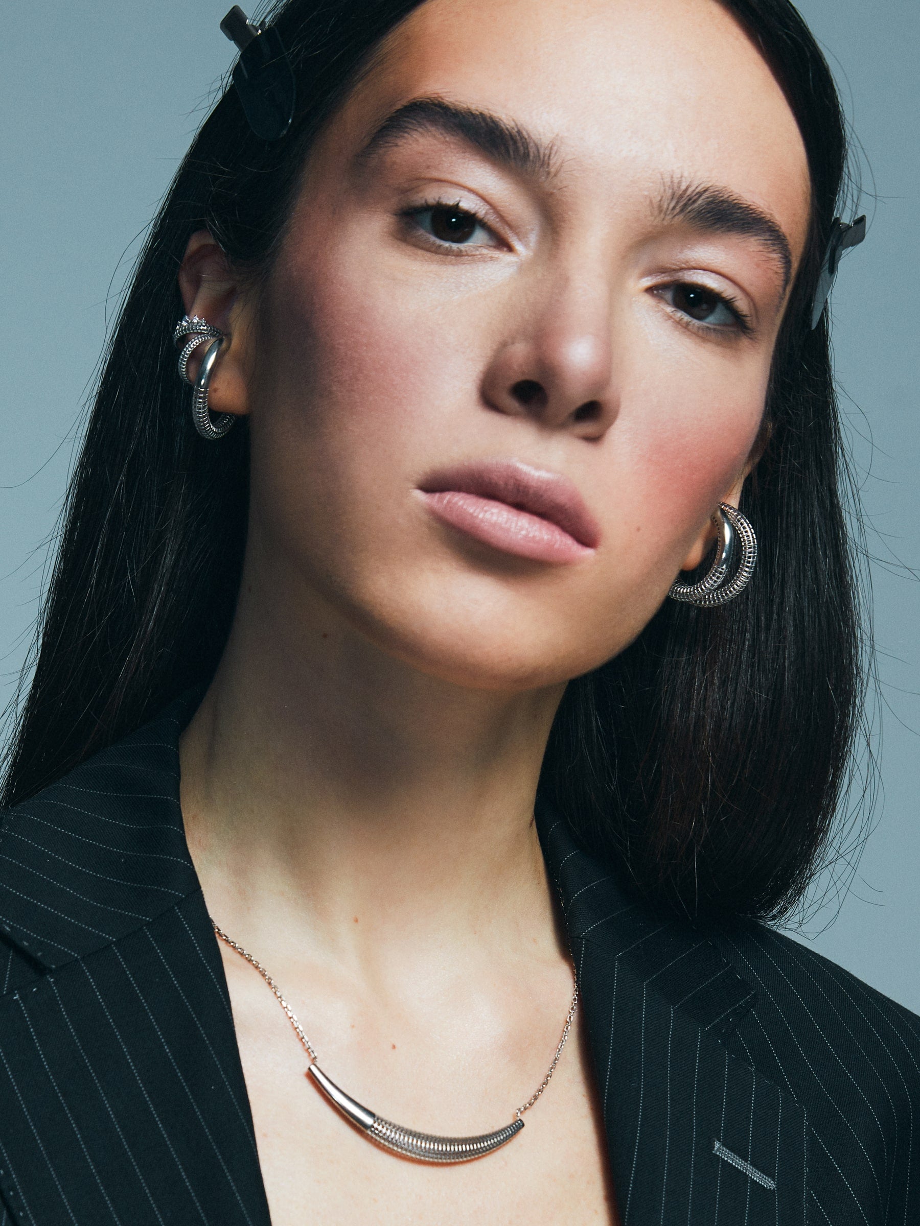 Maxi Luki ear cuff sağ profil – modern, bold görünüm