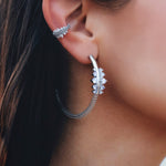 Two Sided Semita ear cuff yakın plan – çift taraflı taş dizilimi, parlak yüzey