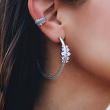 Two Sided Semita ear cuff yakın plan – çift taraflı taş dizilimi, parlak yüzey