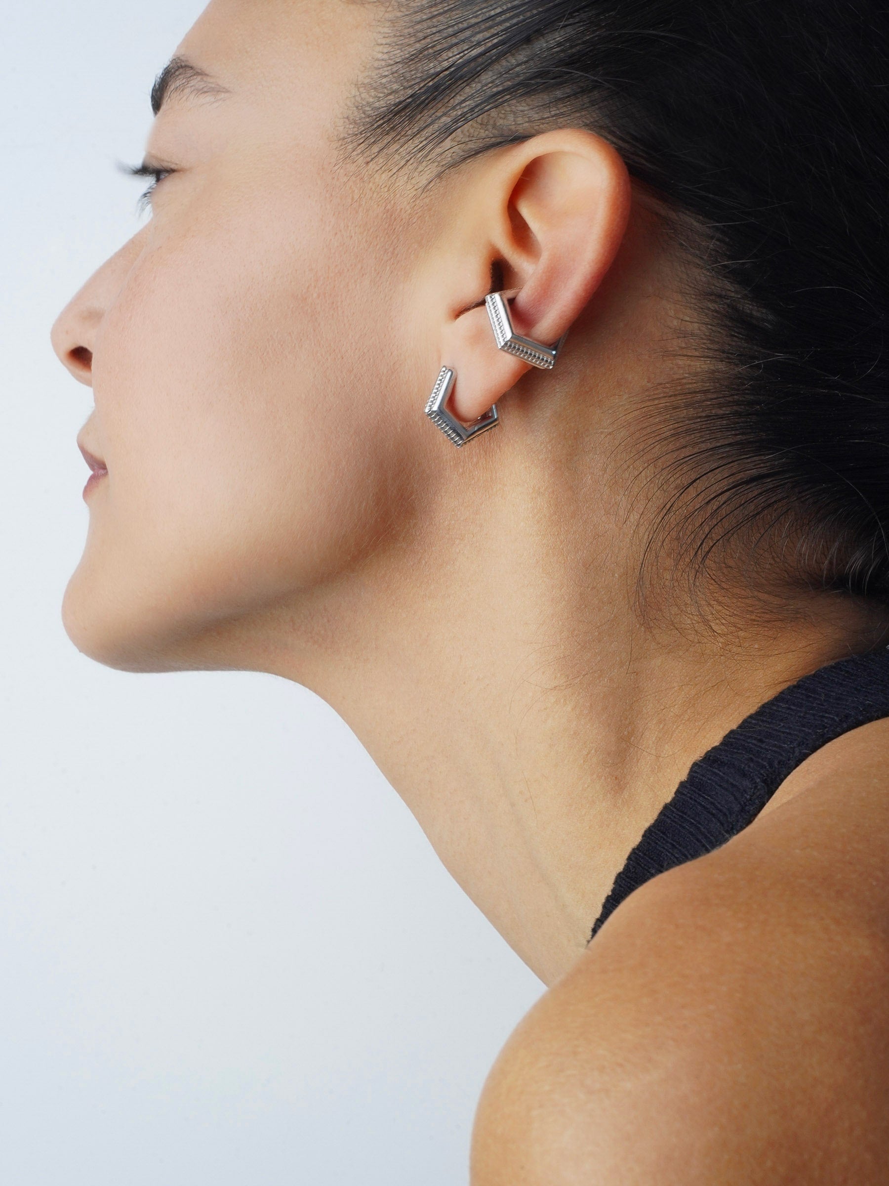 pacal verta ear cuff kıkırdak küpe kulakta görünüm