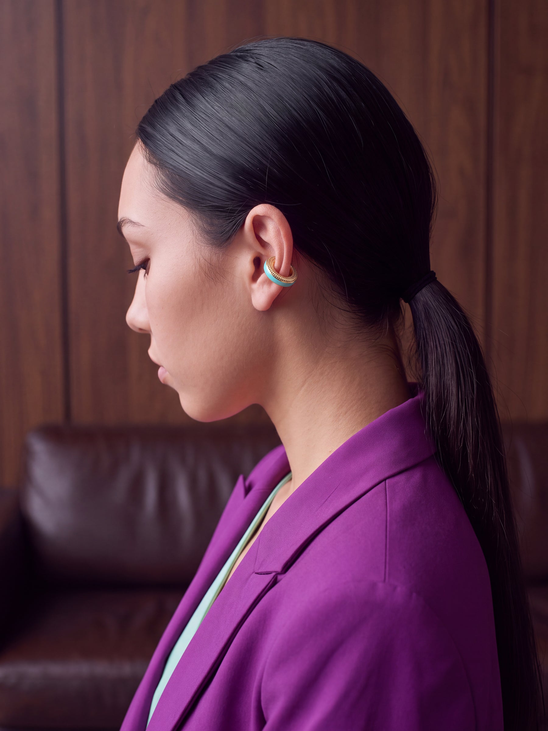 Aqua Insight 14K gold-plated ear cuff on a model in a purple blazer, side profile