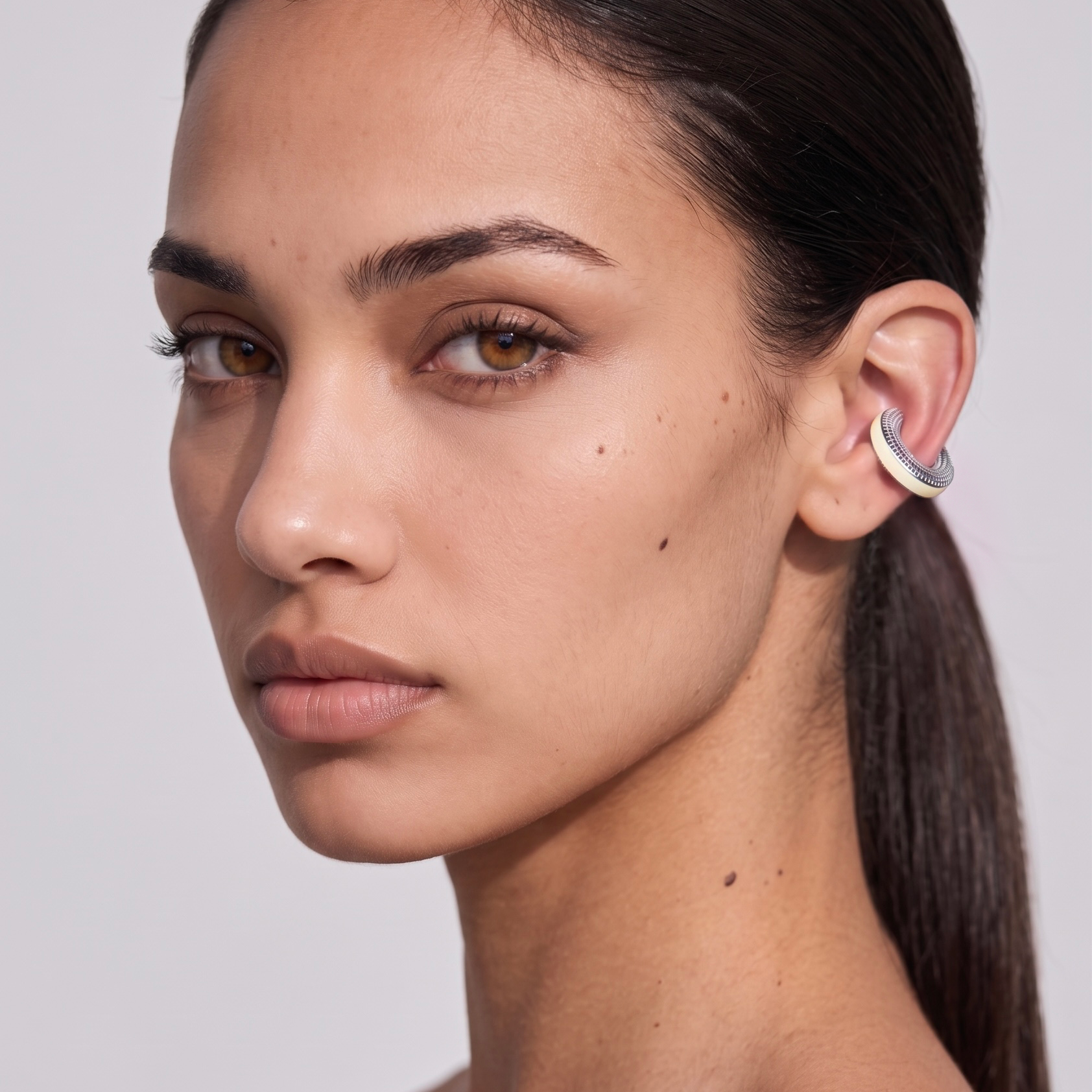 HOLA AURA EAR CUFF