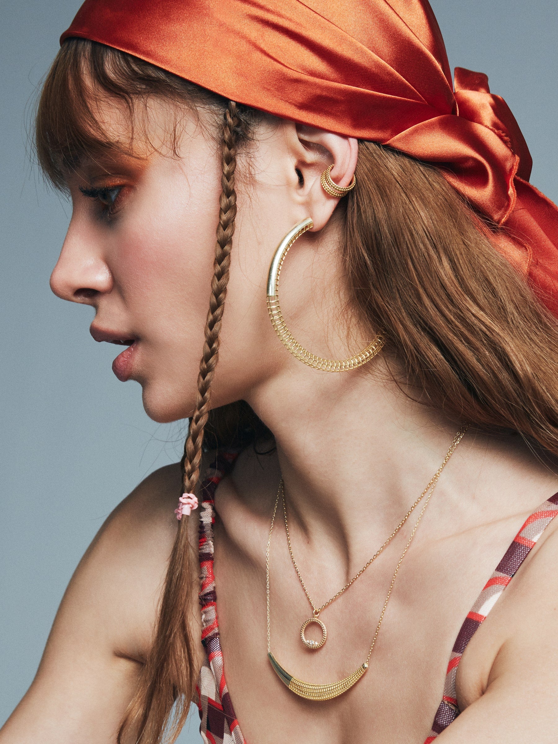 Semita ear cuff portre – uniseks altın ear cuff, tek parça